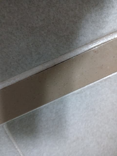 화장실 바닥 방수공사 - 샤워 칸 턱의 실리콘